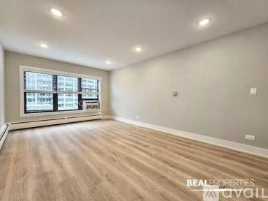 Main picture of 555 W Stratford Pl