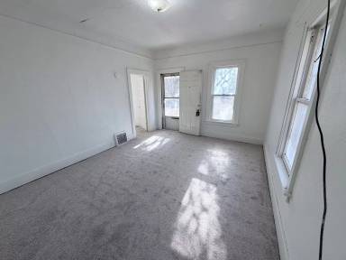 Main picture of 2505 Chicago Ave