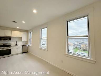 Main picture of 2019 E Beckert Ave