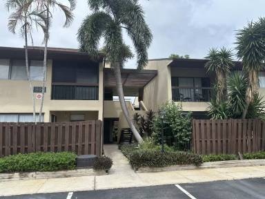 Main picture of 895 N Village Dr N