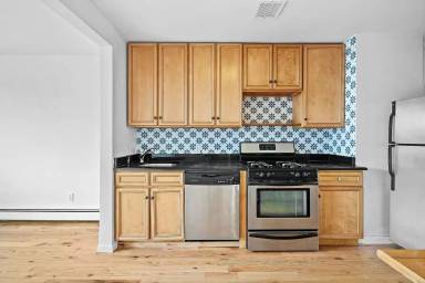 Main picture of 93 Wyckoff Ave