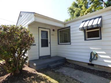 Main picture of 1865 E Nob Hill St SE