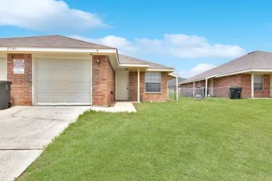 Main picture of 2709 Alma Dr