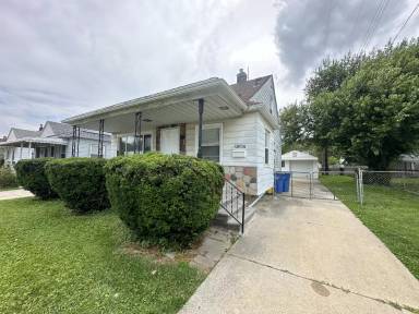 Main picture of 21587 Syracuse Ave