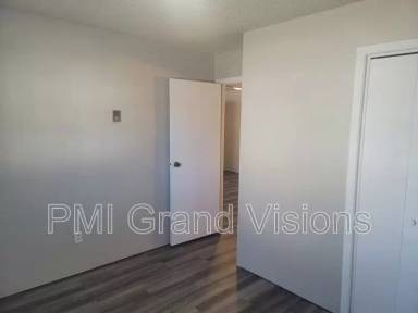 Main picture of 24 W Buchanan Ave