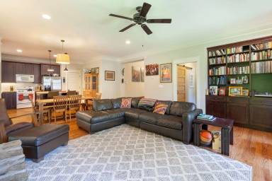 Main picture of 1385 Metropolitan Ave SE
