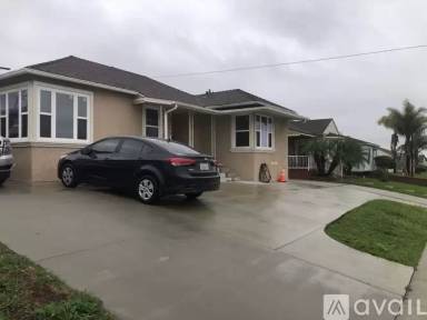 Main picture of 10936 S Van Ness Ave