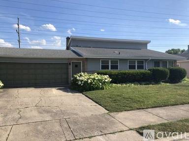 Main picture of 5701 Emerson St