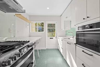 Main picture of 5311 Village Grn