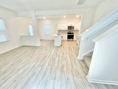 Main picture of 353 Pearl St