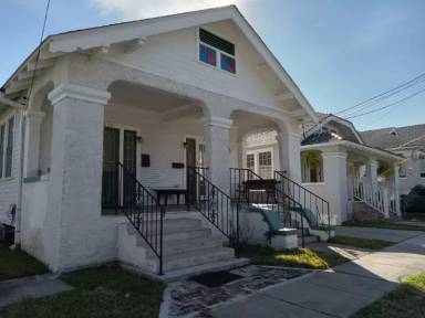 Main picture of 3037 Robert St