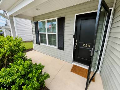 Main picture of 229 Whittier St