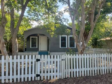 Main picture of 157 N Live Oak Ave