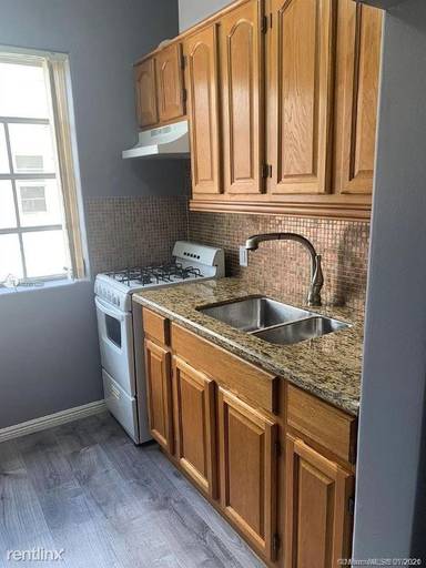 Main picture of 1227 Euclid Ave