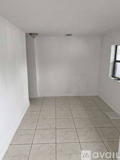 Main picture of 1610 S 24th Ave