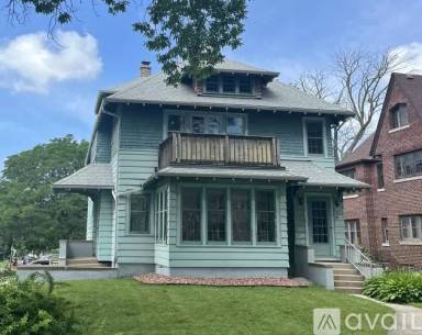 Main picture of 2028 E Newport Ave