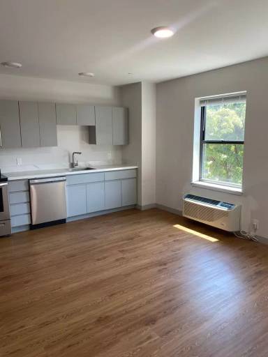 Main picture of 158 Main St