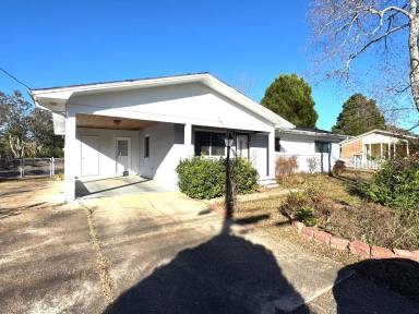 Main picture of 108 Cedar Dr