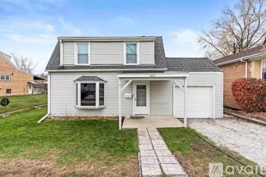 Main picture of 2821 W 102nd St