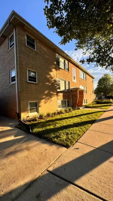 Main picture of 2557 N Nordica Ave