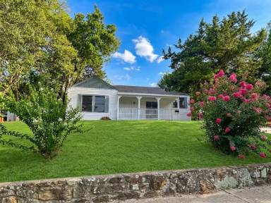 Main picture of 314 W Clarendon Dr