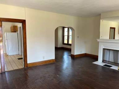 Main picture of 438 E Tompkins St