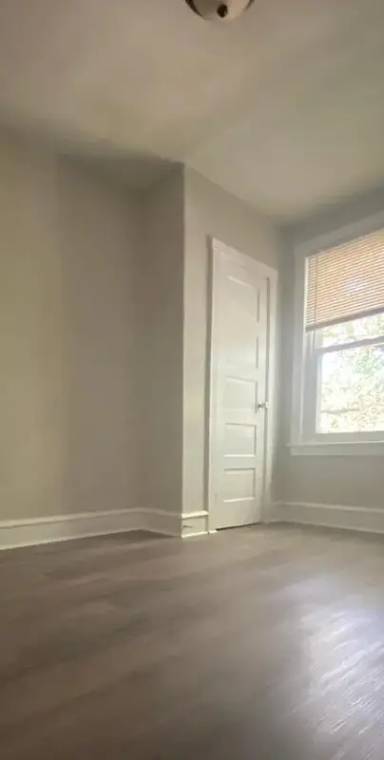 Main picture of 2507 S Dewey St