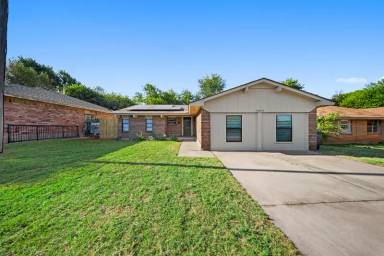 Main picture of 3232 Parker Dr