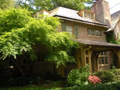 Main picture of 210 W Allens Ln