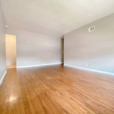 Main picture of 4815 Ames Ave