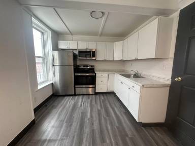 Main picture of 10 W Fulton St