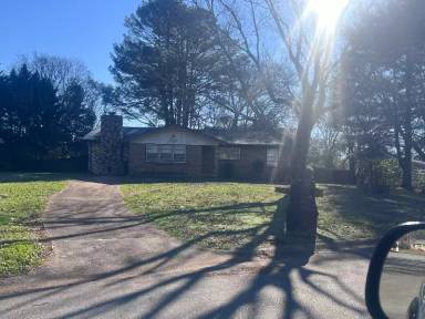 Main picture of 2206 Glen Iris Rd NW
