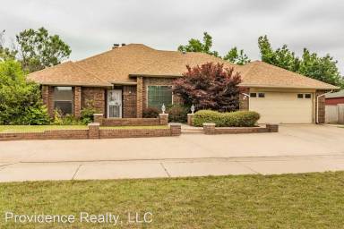 Main picture of 709 Hamlet Ln