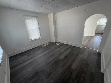 Main picture of 42 Seminole Ave