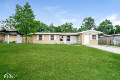 Main picture of 10907 N Arden Ave