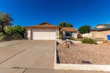 Main picture of 3222 W Ross Ave