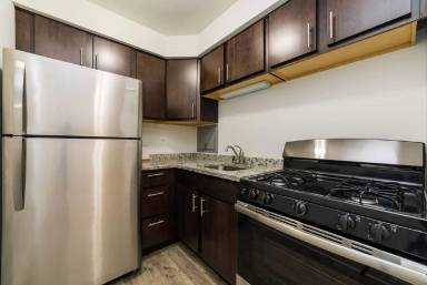 Main picture of 6211 N Kenmore Ave