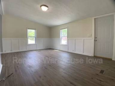Main picture of 4202 NE 3rd St