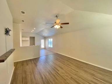 Main picture of 7354 100th St