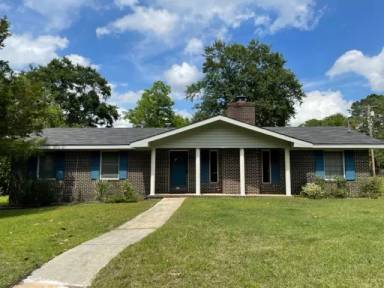 Main picture of 305 Mustang Dr