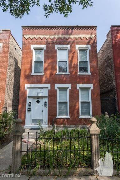 Main picture of 2206 W Erie St