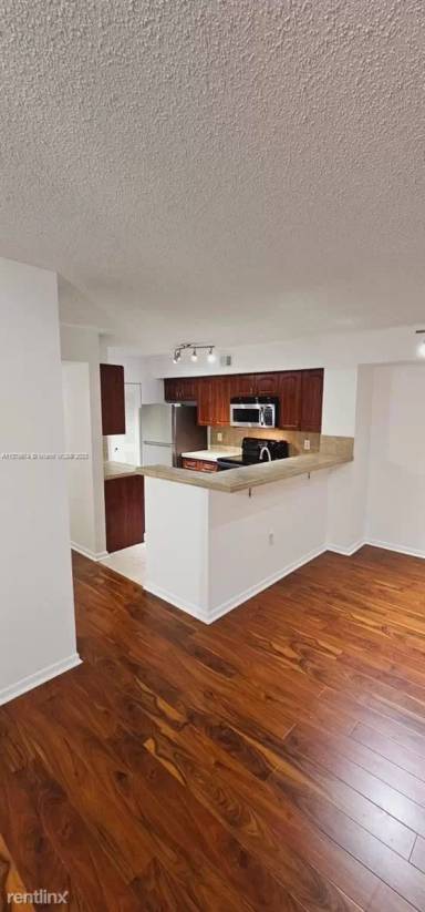 Main picture of 1715 Village Blvd