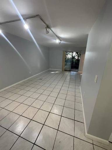 Main picture of 902 NE 209th St