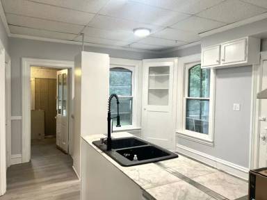 Main picture of 120 E Franklin Ave