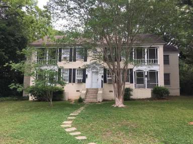 Main picture of 329 Cloverdale Rd