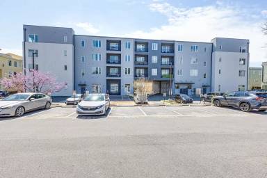 Main picture of 1041 E Trinity Ln Apartments