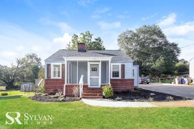Main picture of 1023 N Franklin Rd