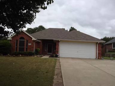 Main picture of 2203 Yellowstone Ln