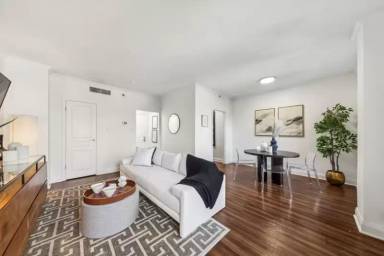 Main picture of 120 E Chestnut St