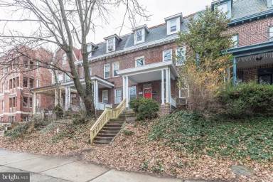 Main picture of 328 E 33rd St
